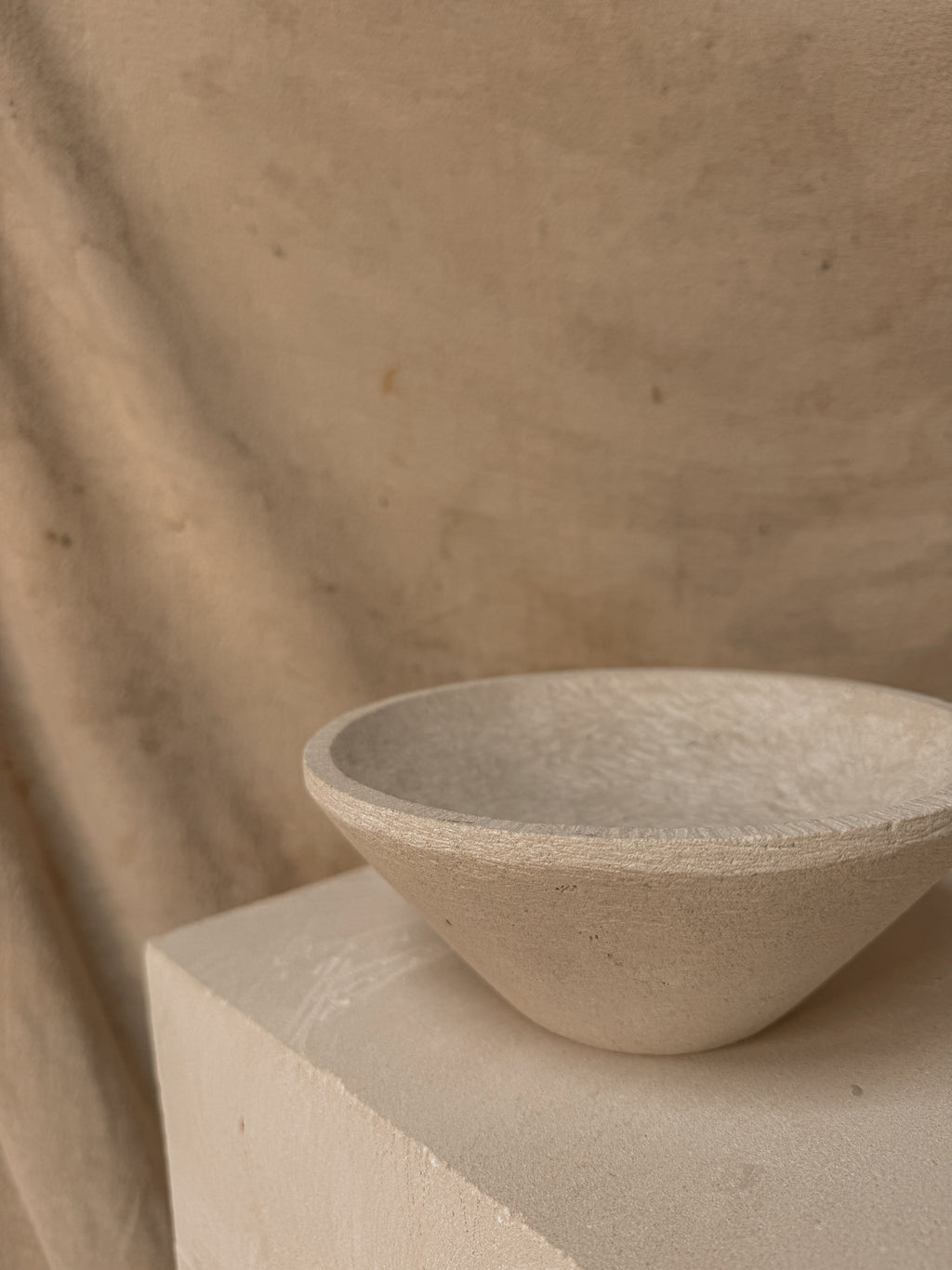 PORTLAND LIMESTONE ALUNA BOWL