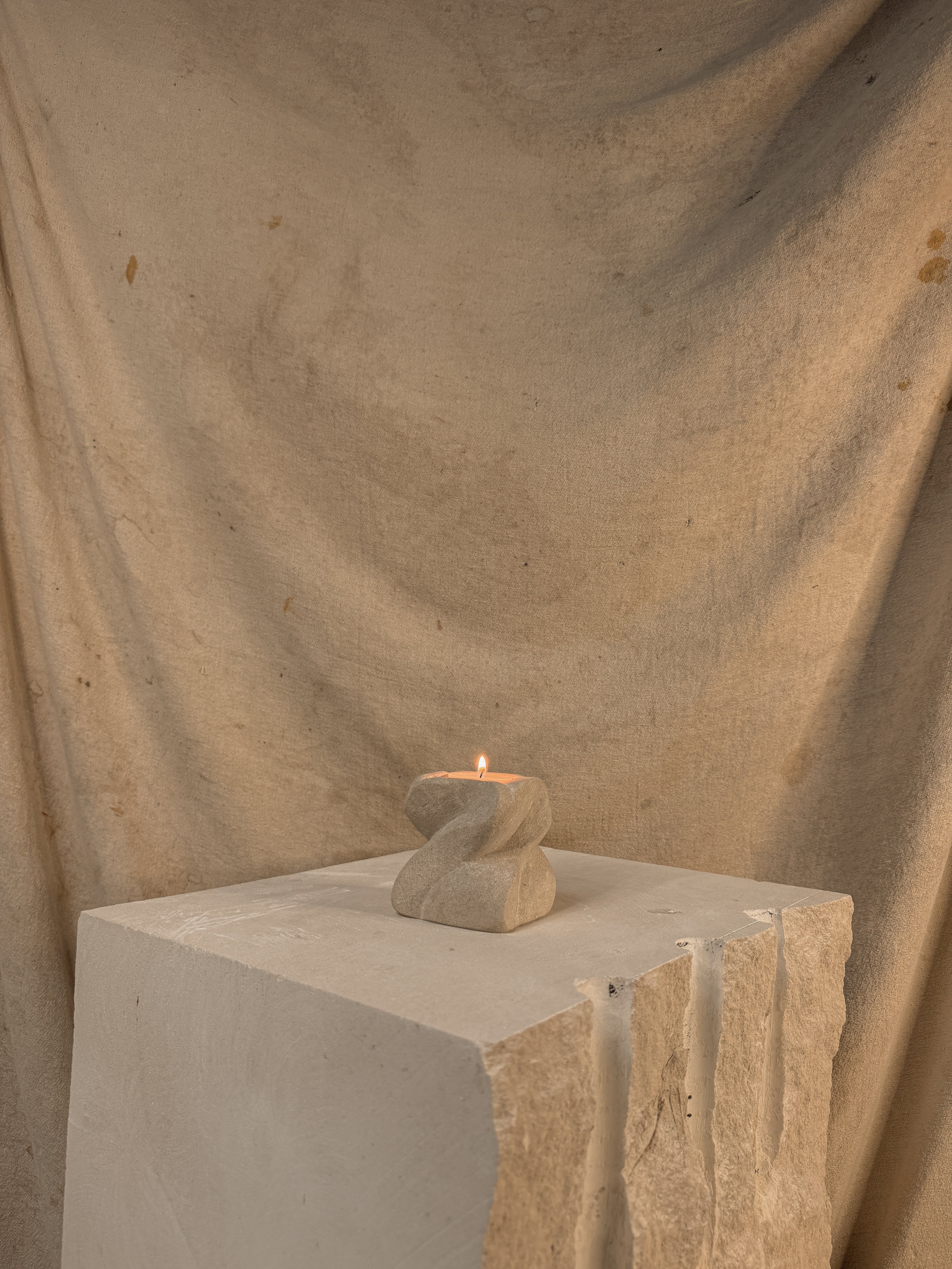 PORTLAND LIMESTONE BLEWBURY CANDLE HOLDER